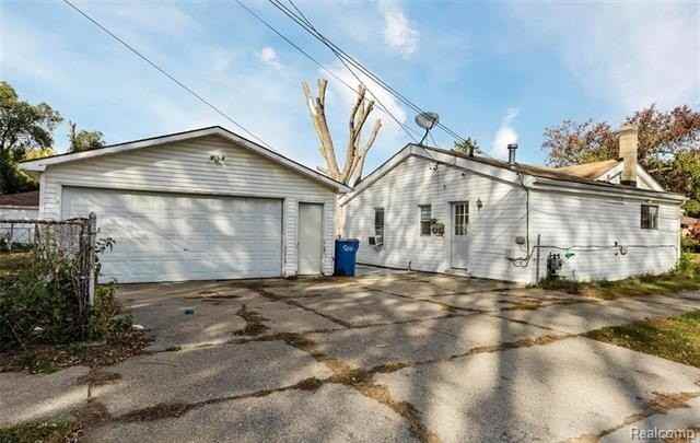 27321 Baldwin Ave - Photo 3 of 23