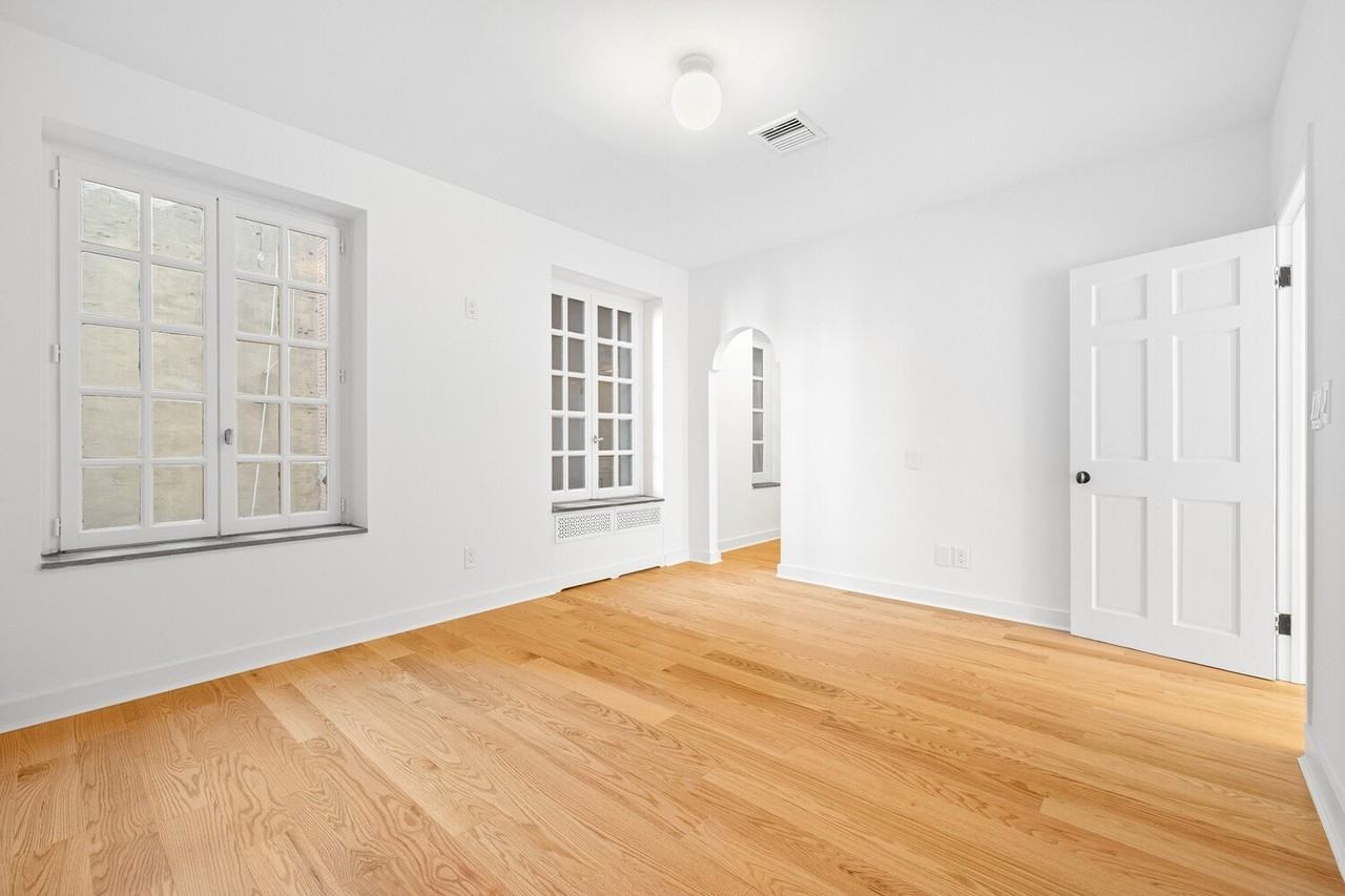 369 Bleecker St - Photo 5 of 10