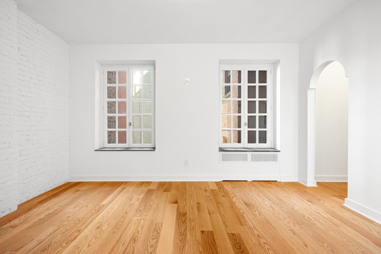 369 Bleecker St - Photo 6 of 10