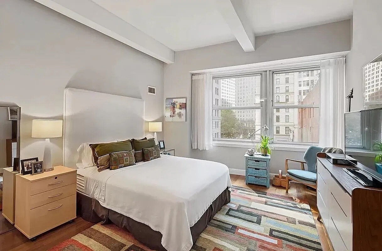 88 Greenwich St - Photo 3 of 9