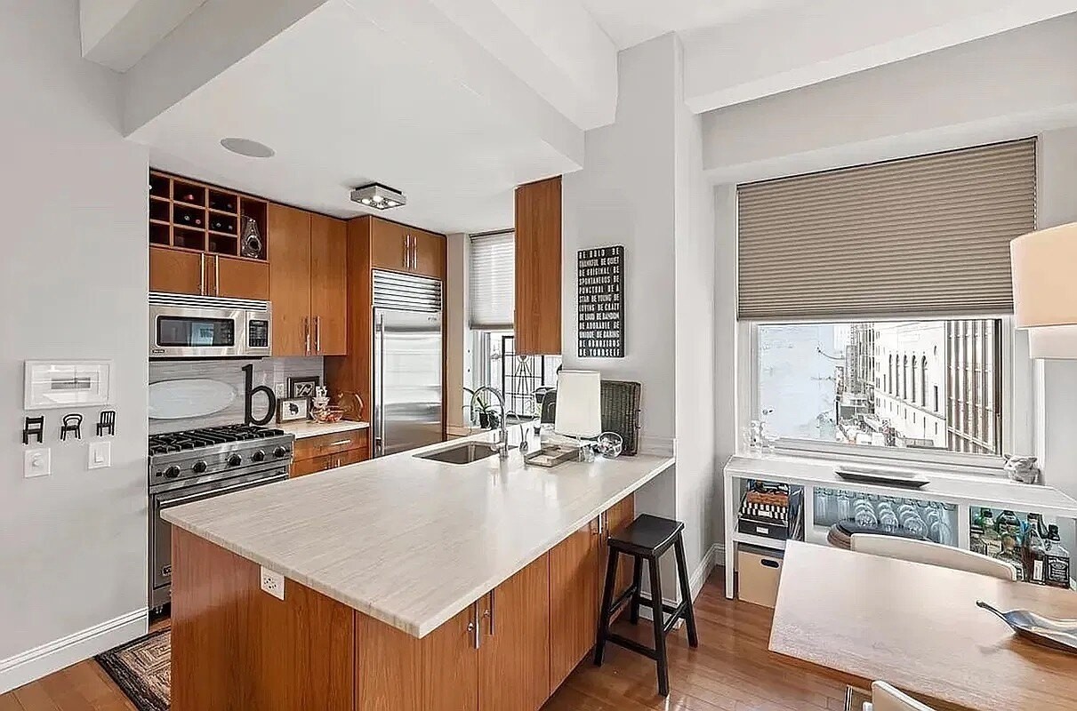 88 Greenwich St - Photo 4 of 9