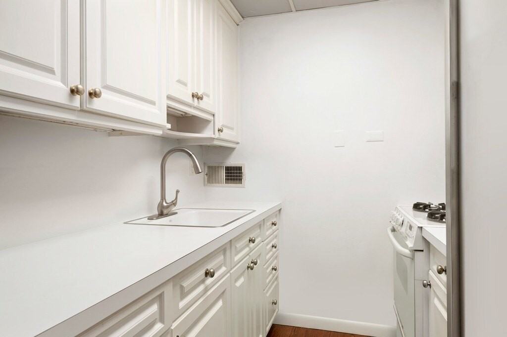 303 E 57th St Apt 14h - Photo 2 of 6