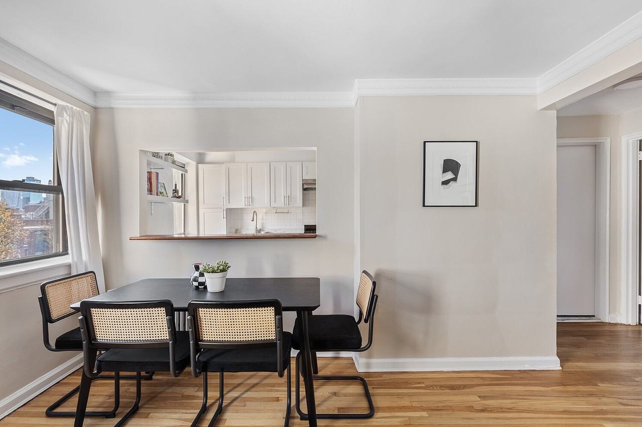 319 Union St - Photo 2 of 7