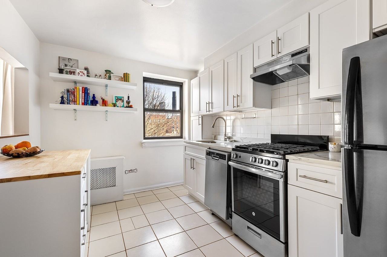 319 Union St - Photo 3 of 7