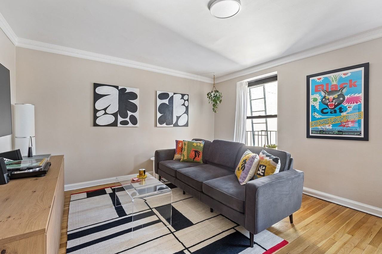 319 Union St - Photo 4 of 7
