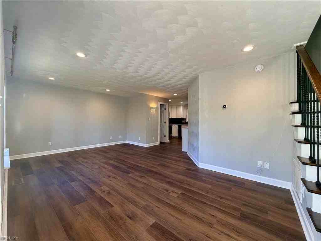 532 Lenox Ave - Photo 4 of 41