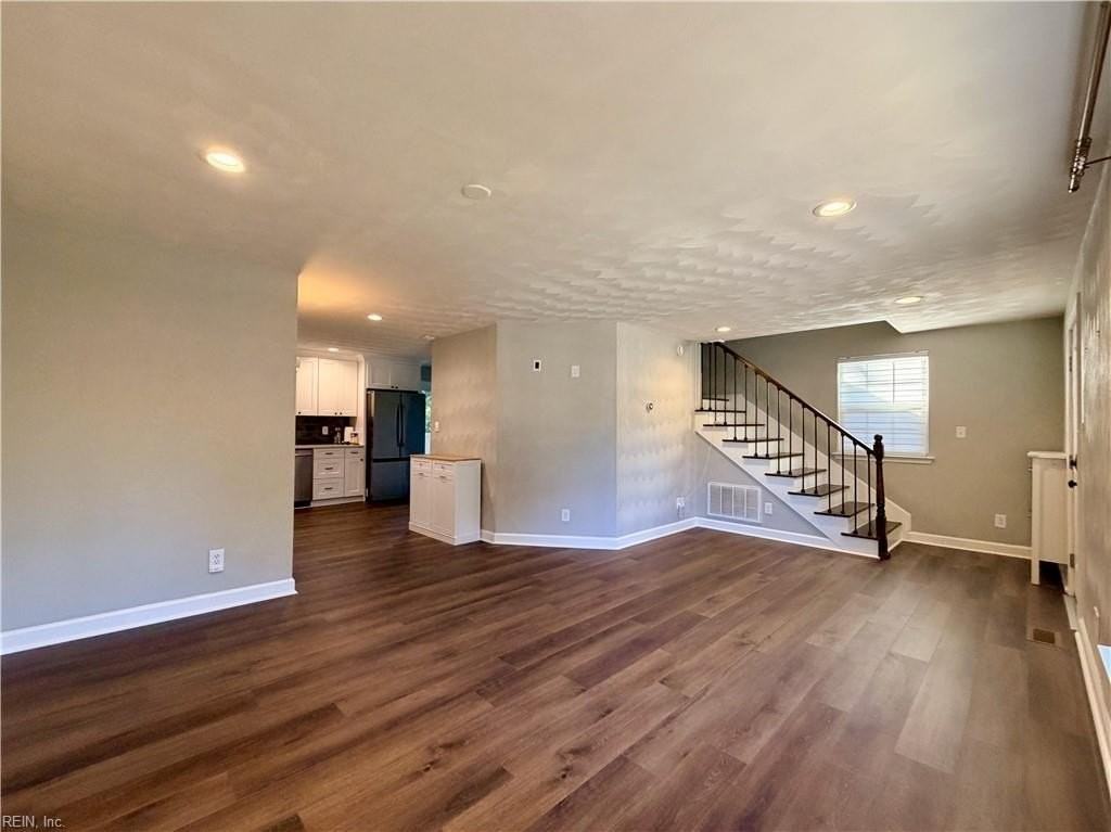532 Lenox Ave - Photo 5 of 41