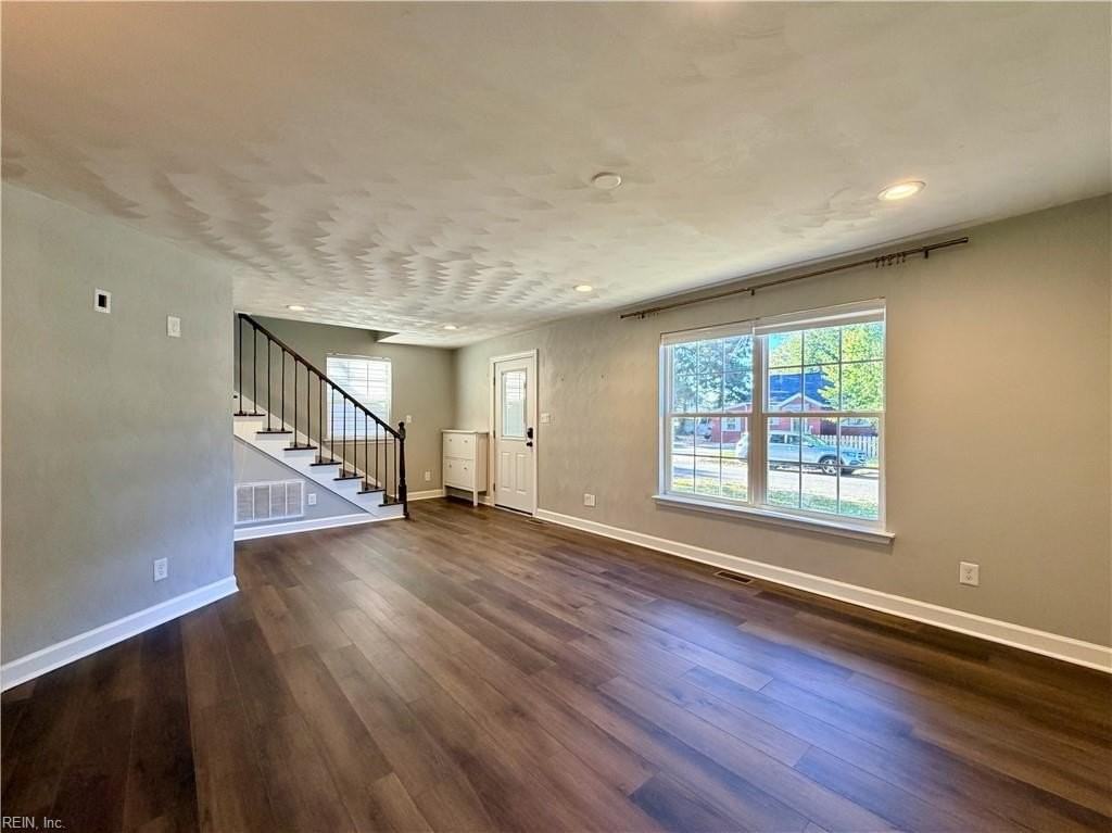 532 Lenox Ave - Photo 6 of 41