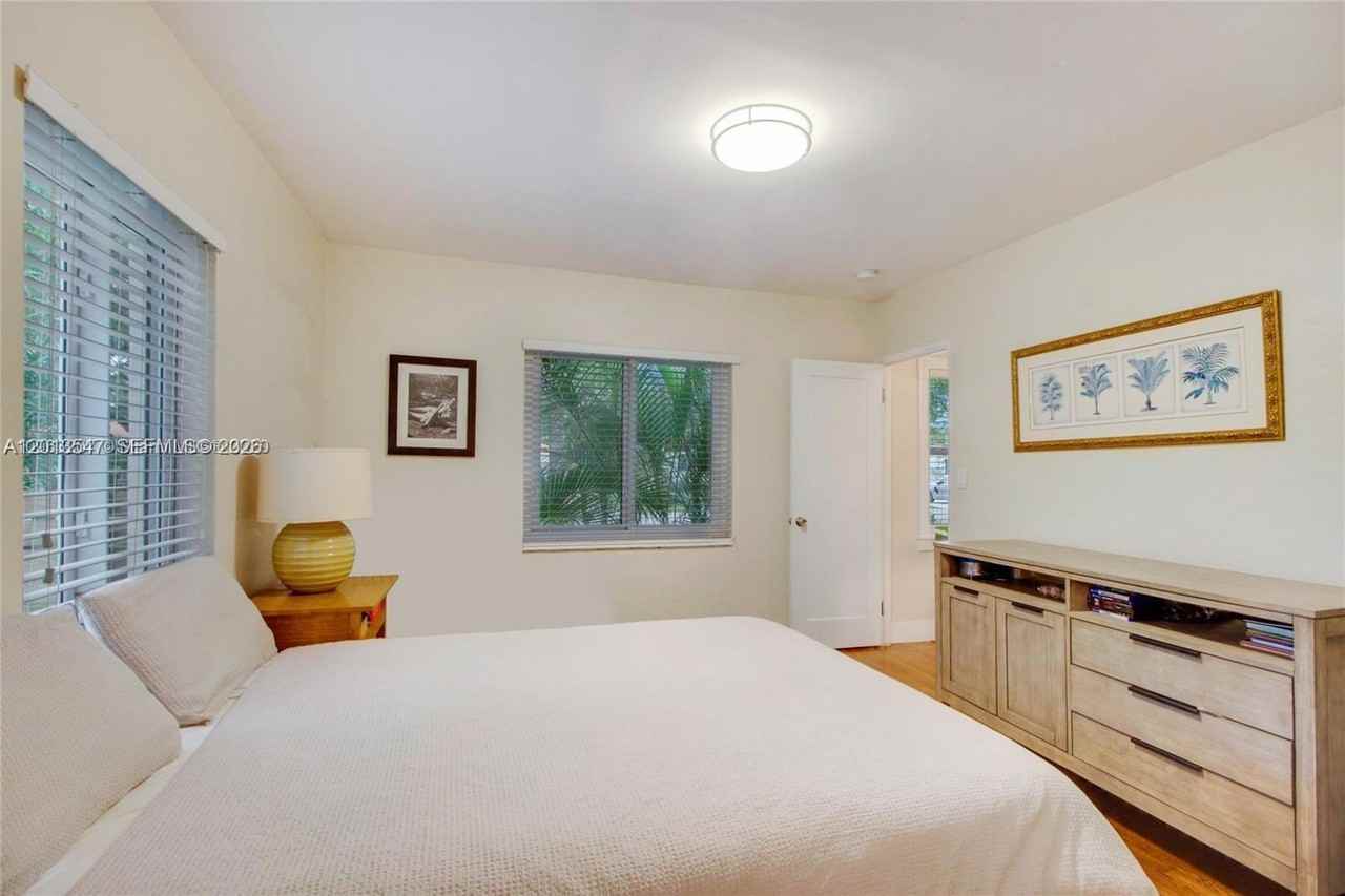 45 Nw 93rd St - Photo 4 of 8