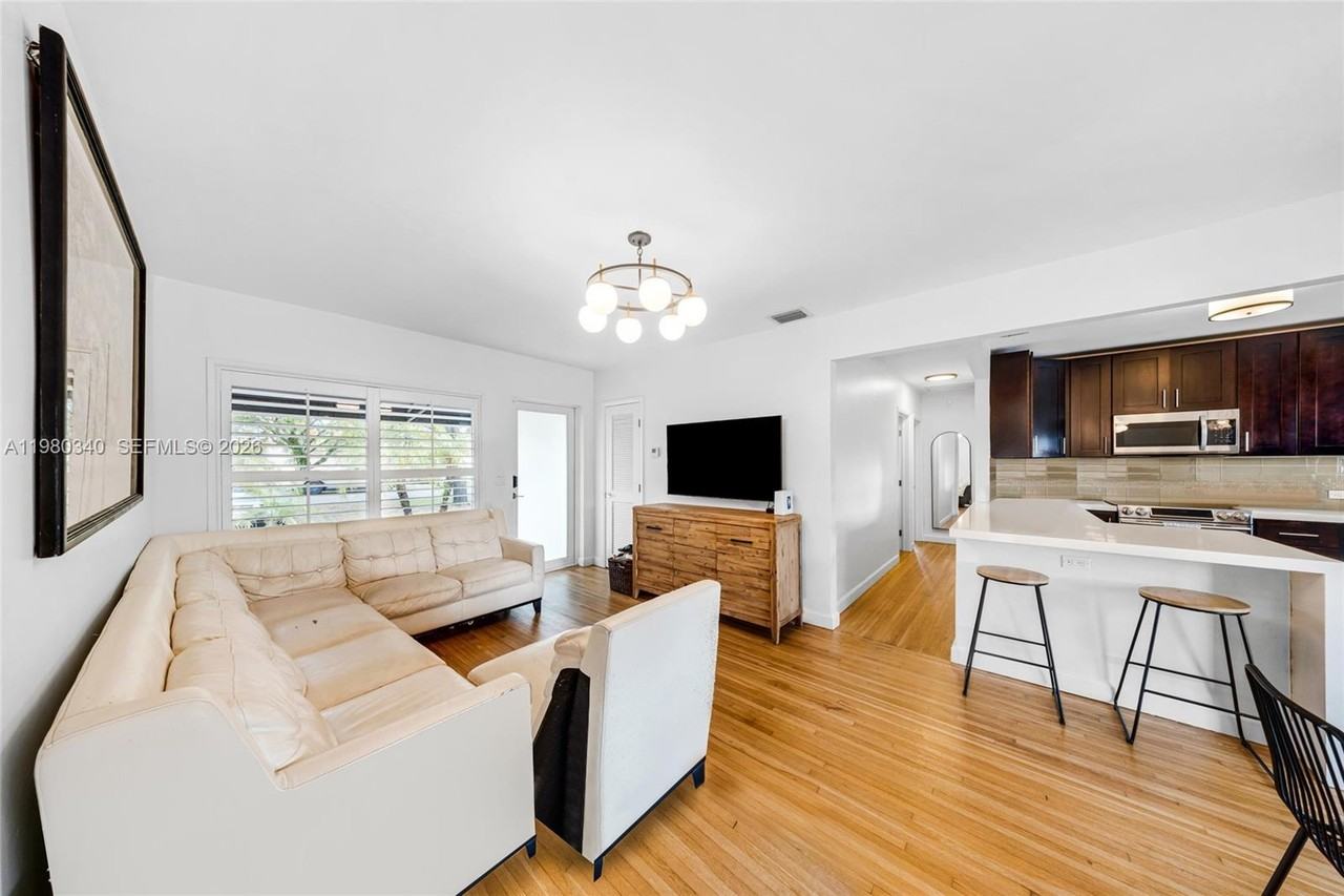 172 Bentley Dr - Photo 4 of 8
