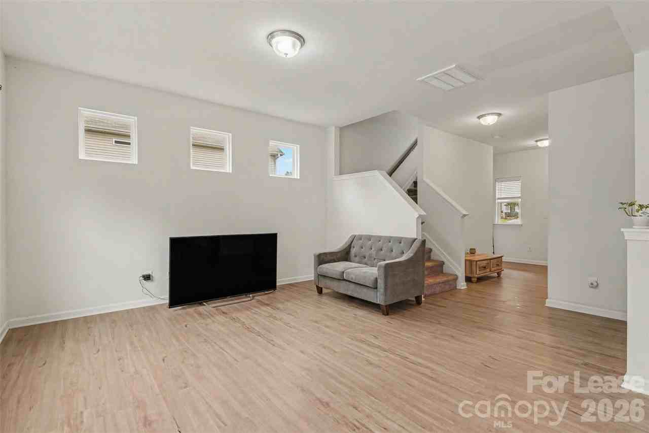369 Settlers Grove Ln - Photo 5 of 27
