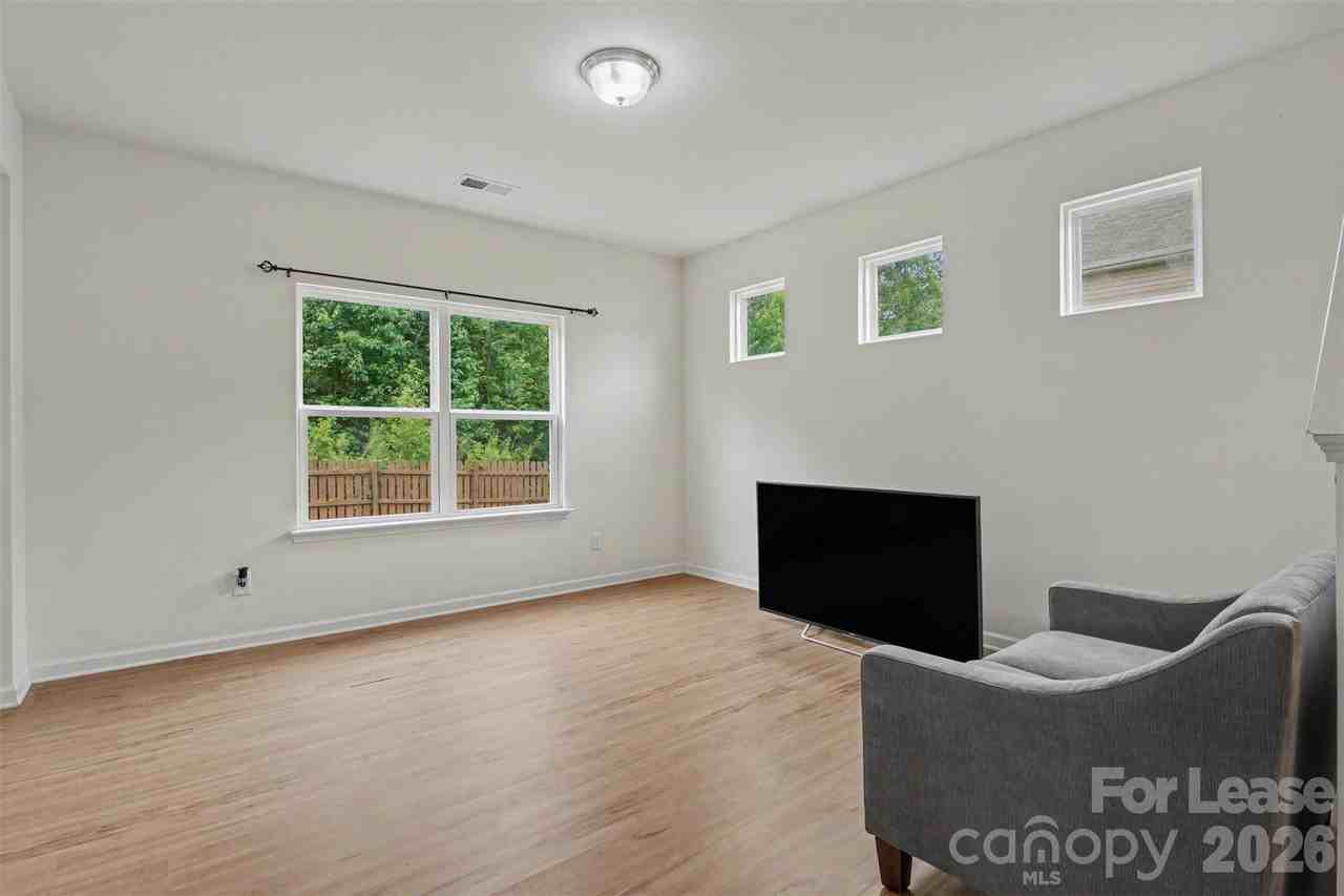 369 Settlers Grove Ln - Photo 6 of 27
