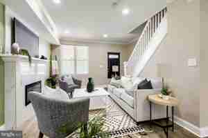 featured image of 2560 Robb St
