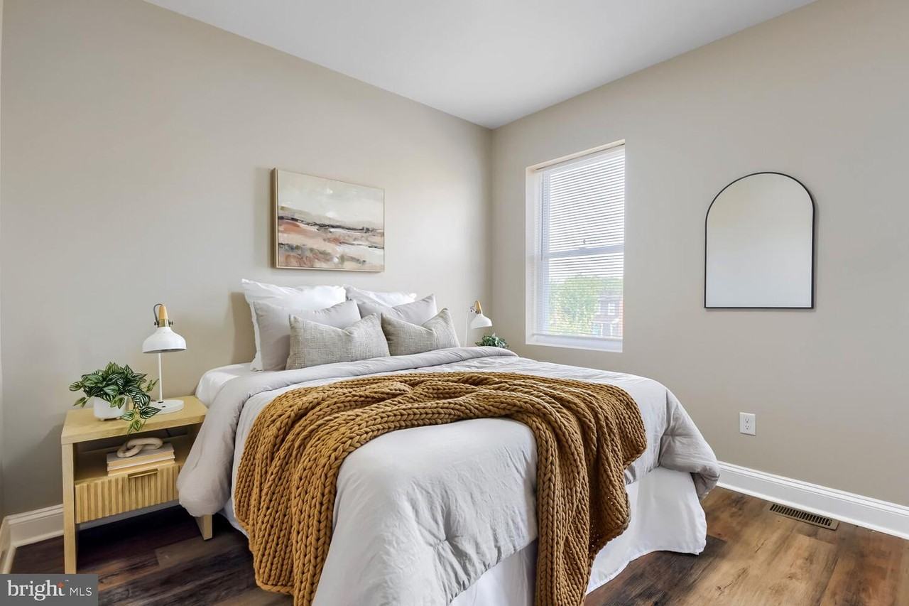 2560 Robb St - Photo 5 of 11