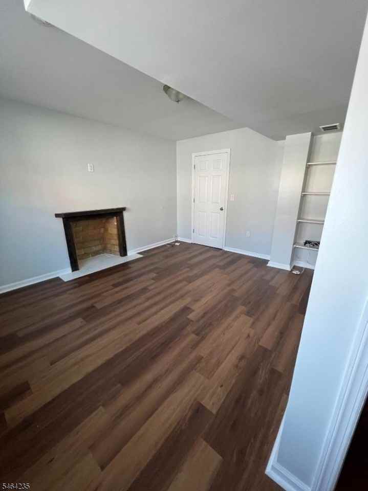 190 Jefferson St - Photo 2 of 16