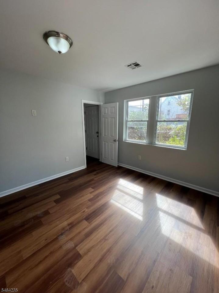 190 Jefferson St - Photo 3 of 16