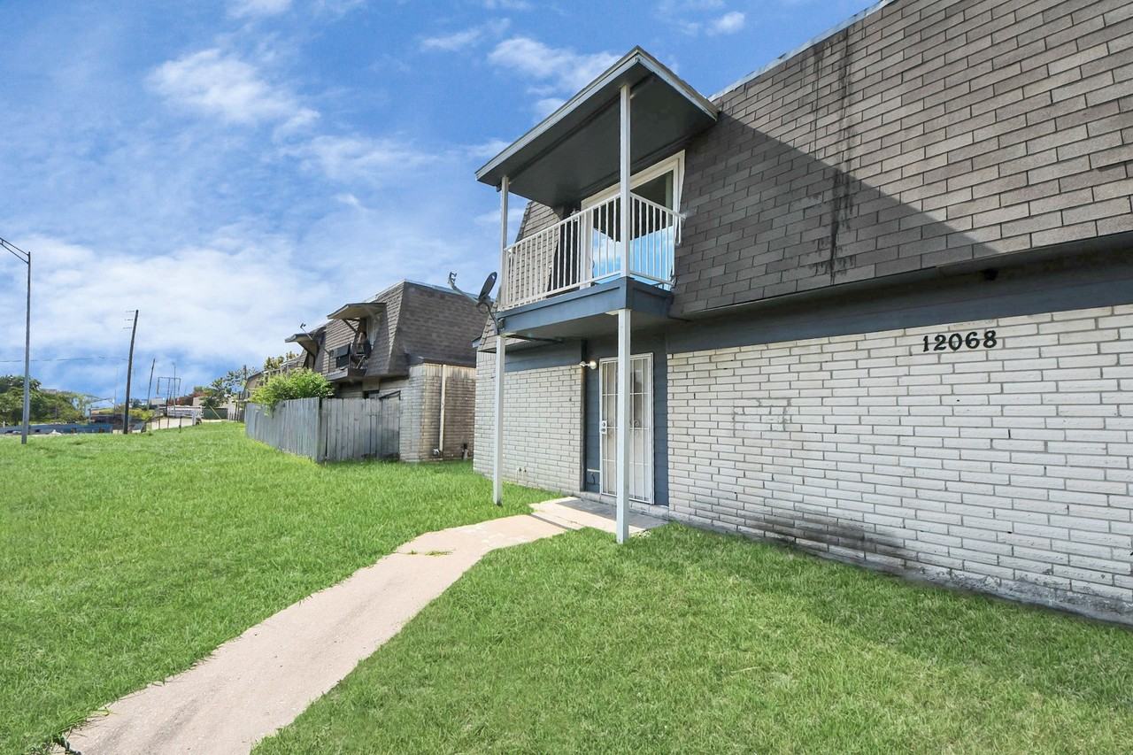 12068 Beechnut Street Street #C - Photo 6 of 44