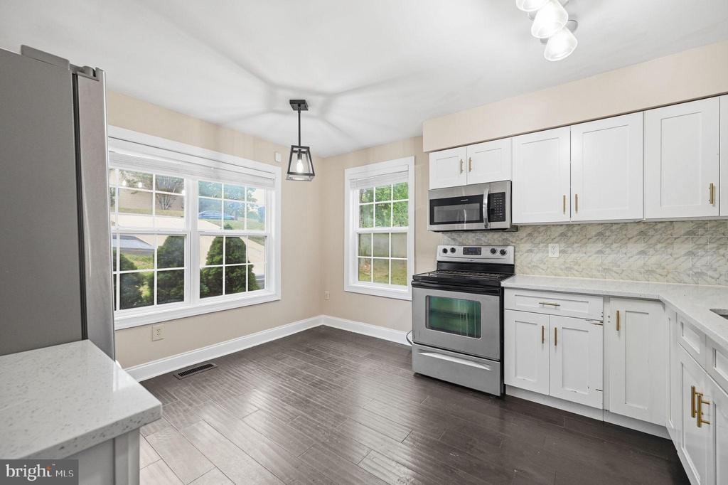 28 Cherry Laurel Dr - Photo 3 of 21