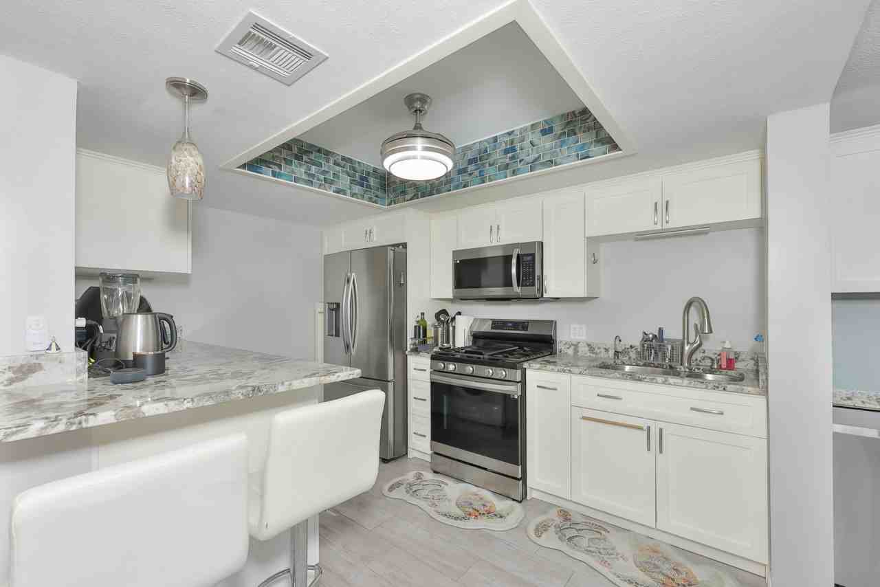 5400 Park St N - Photo 7 of 38