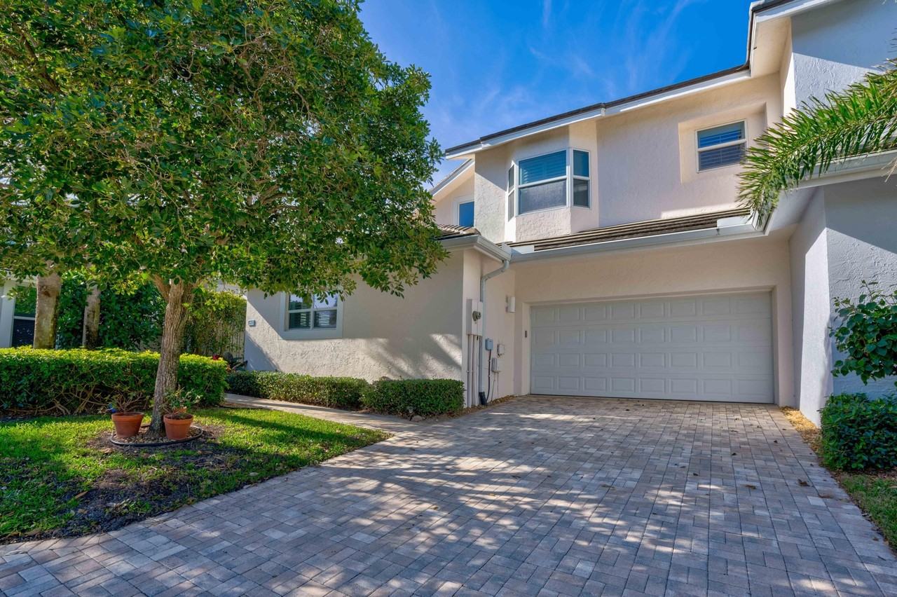 2043 Staysail Ln - Photo 3 of 50