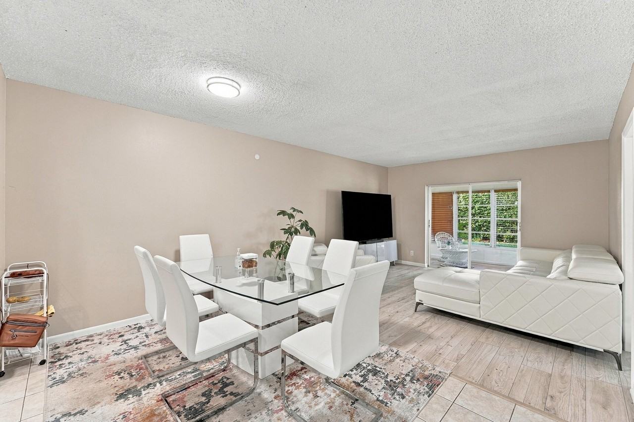 1117 Lake Ter #112 - Photo 3 of 15