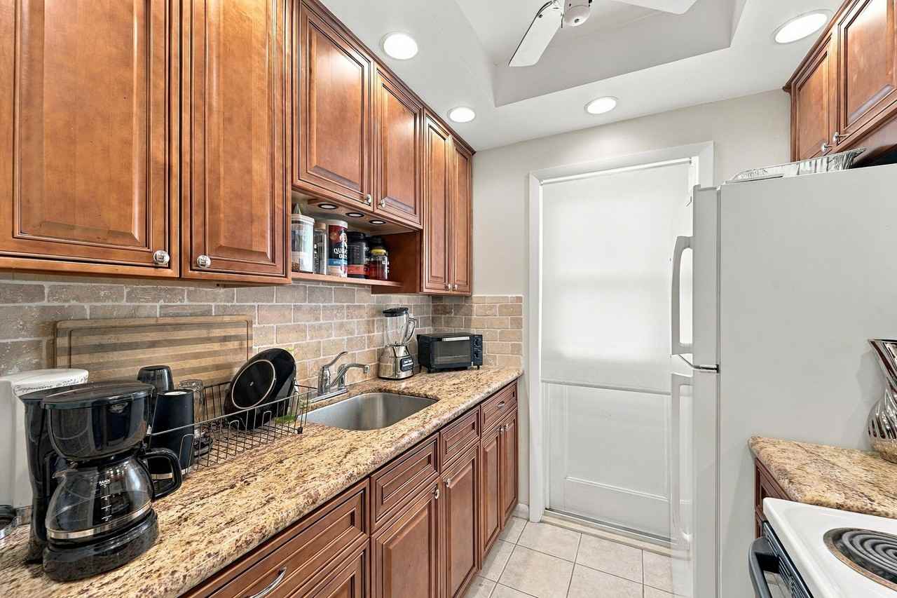 1117 Lake Ter #112 - Photo 5 of 15