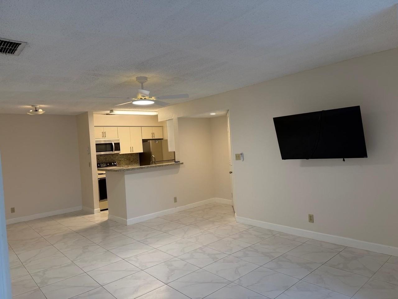 2926 S University Dr #6105 - Photo 4 of 20