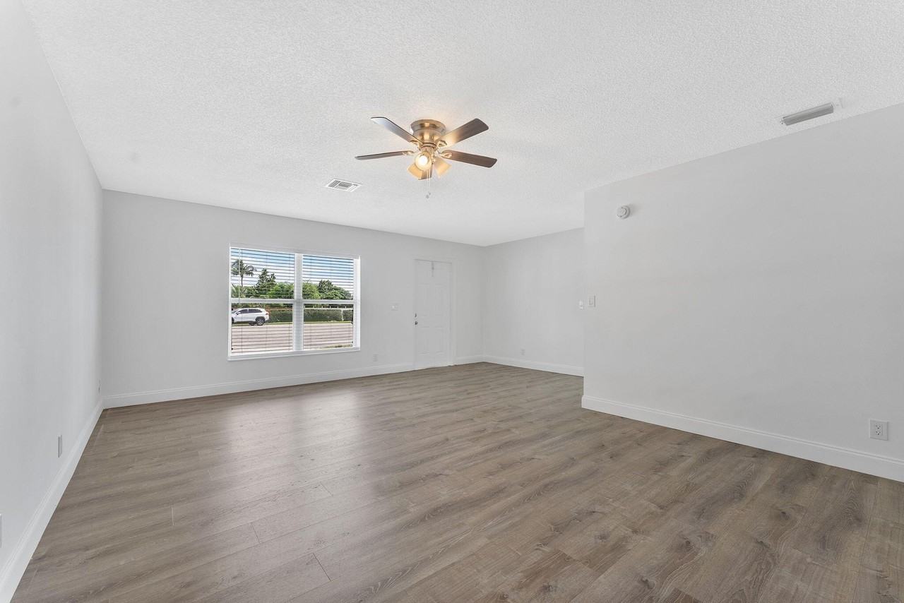 5855 Timber Valley Dr - Photo 4 of 28