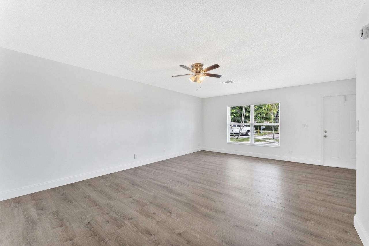 5855 Timber Valley Dr - Photo 5 of 28