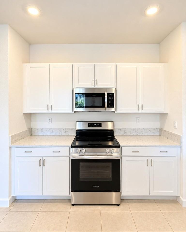 4168 Lagoon Shore Dr - Photo 4 of 27