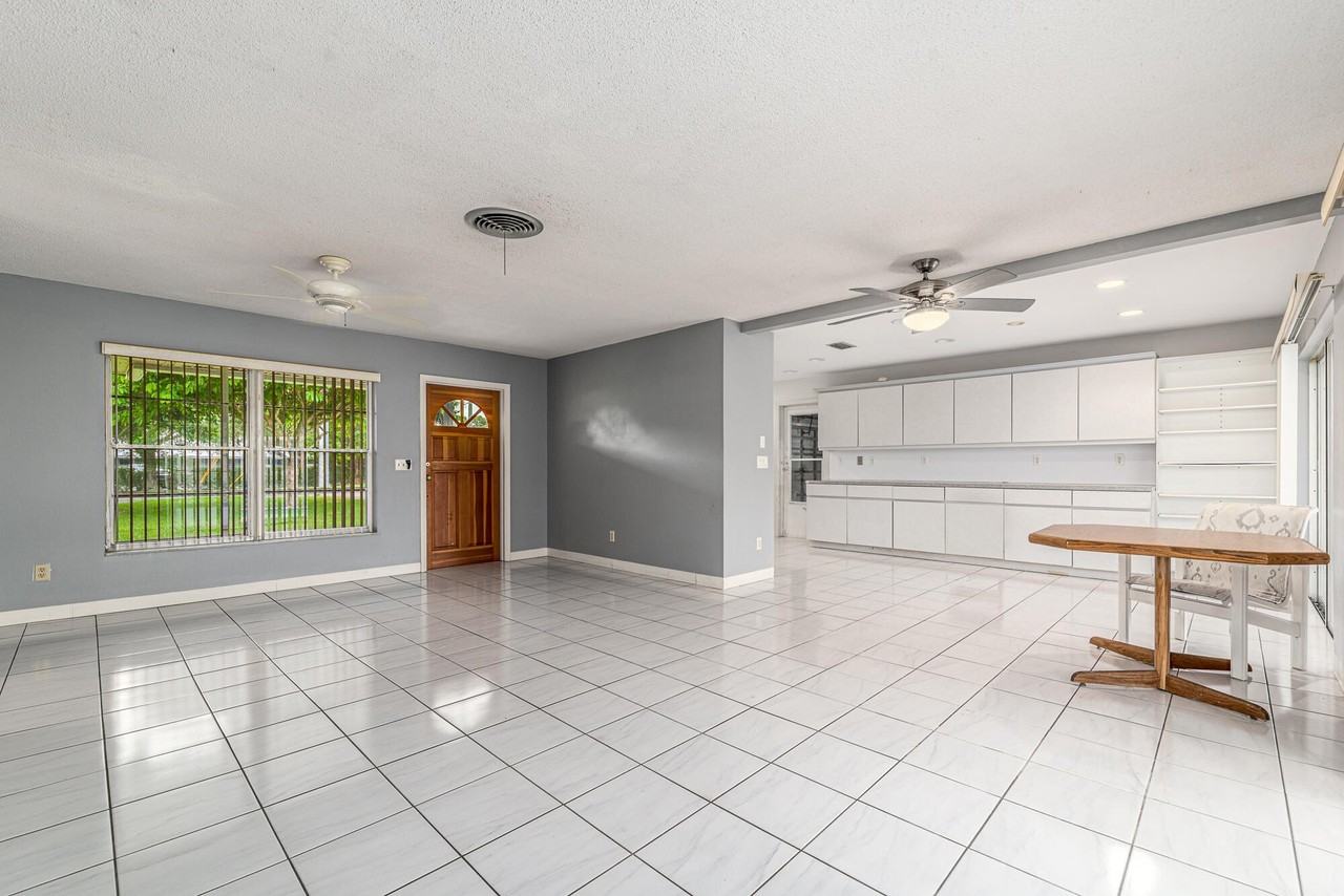 925 Se Osceola St - Photo 5 of 15