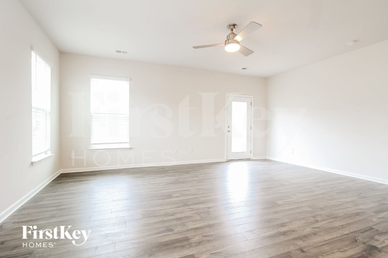 470 Yoshino Cherry Dr - Photo 4 of 15