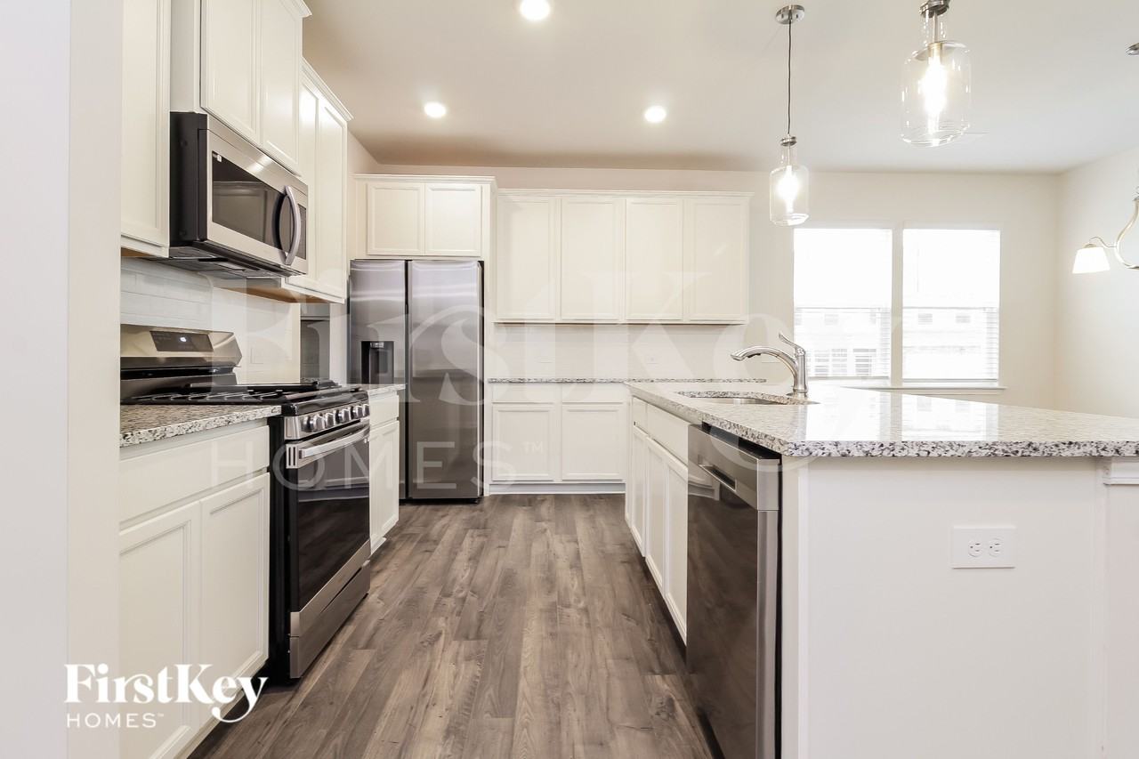 470 Yoshino Cherry Dr - Photo 5 of 15