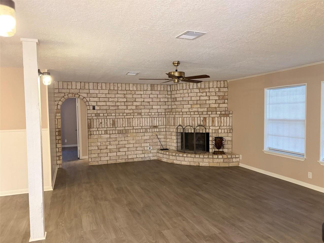 13351 Hollypark Dr - Photo 2 of 9