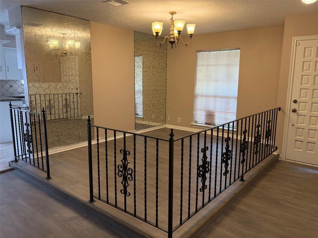 13351 Hollypark Dr - Photo 3 of 9