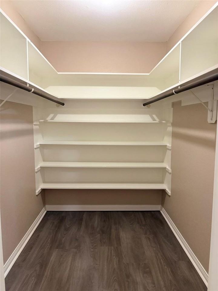 13351 Hollypark Dr - Photo 6 of 9