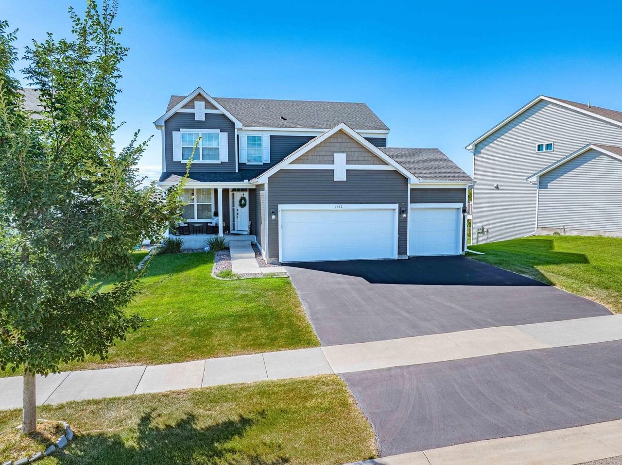 1457 Nutmeg Cir - Photo 2 of 50