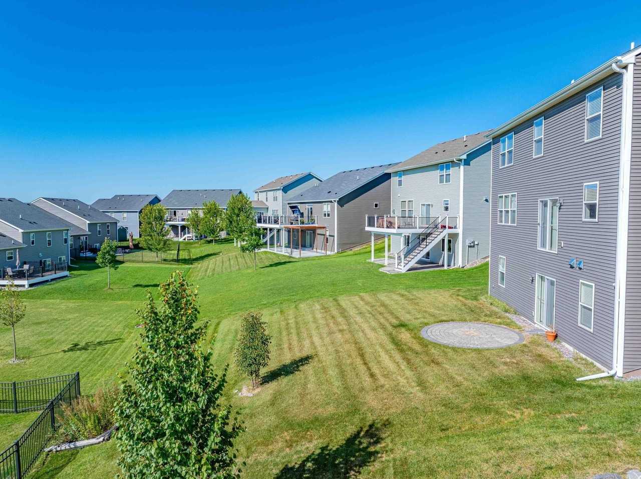 1457 Nutmeg Cir - Photo 6 of 50