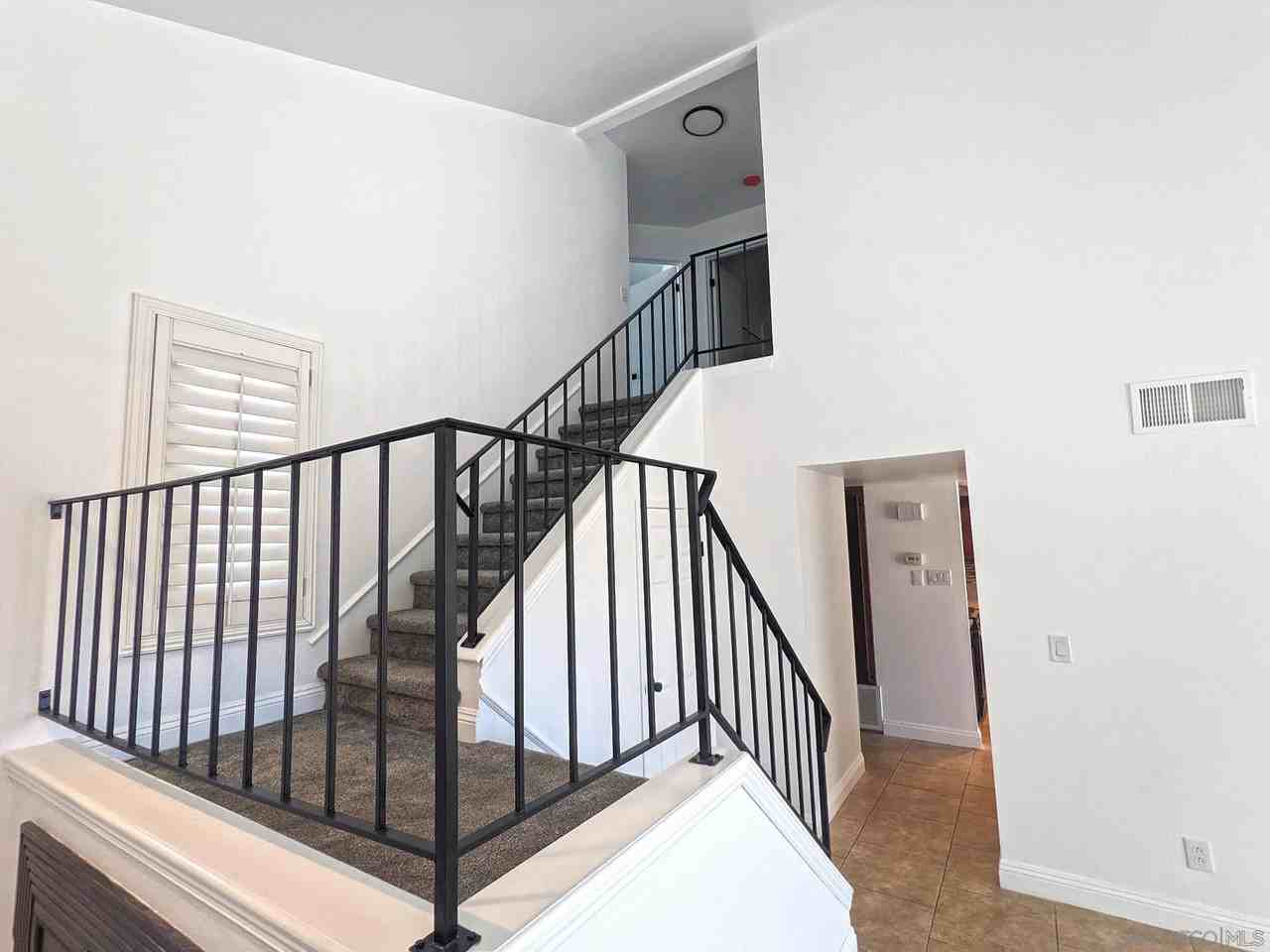 343 Rolling Hills Ln - Photo 6 of 32