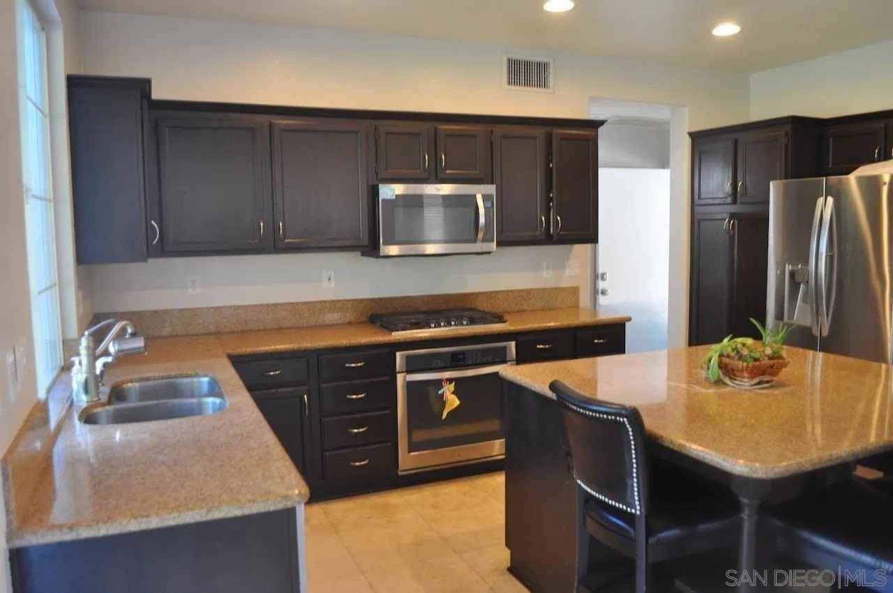 2387 Forest Meadow Ct - Photo 4 of 21