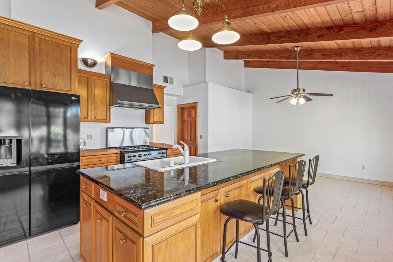 3649 Eileen Way - Photo 4 of 33