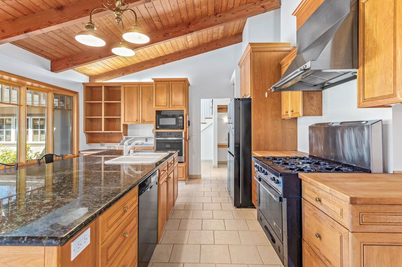 3649 Eileen Way - Photo 7 of 33