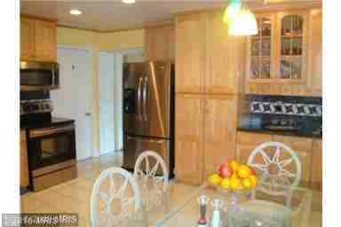 8857 Glenridge Ct - Photo 2 of 17