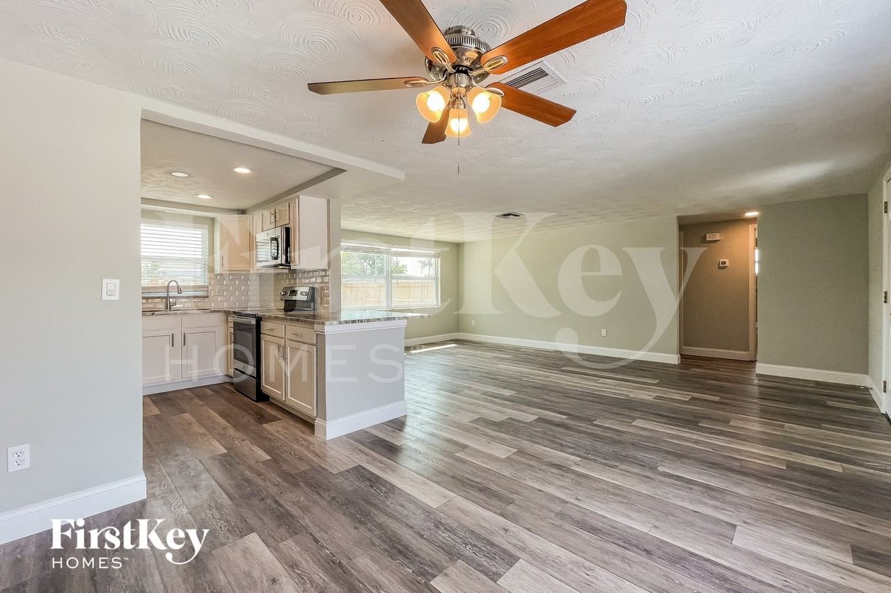 2702 Betty Pl - Photo 2 of 15