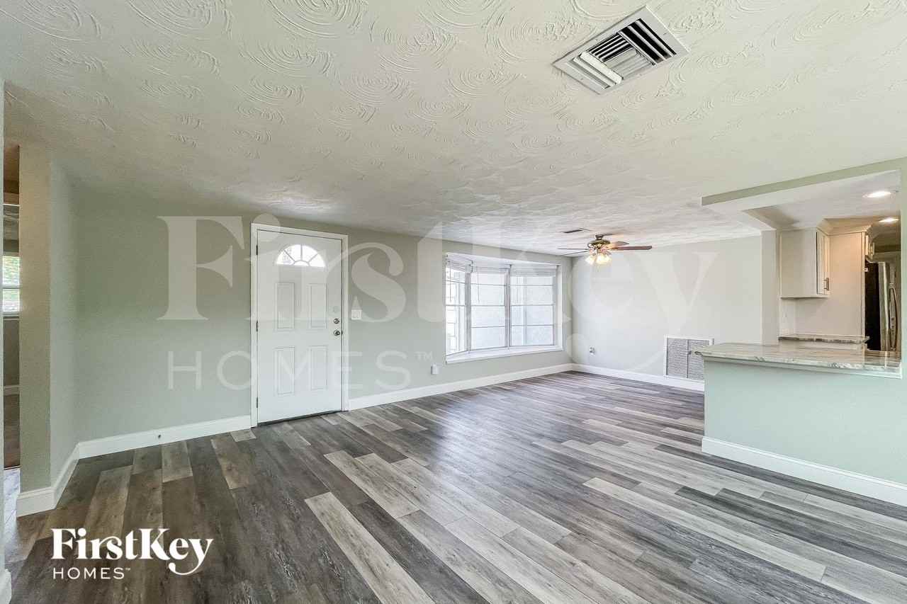 2702 Betty Pl - Photo 4 of 15