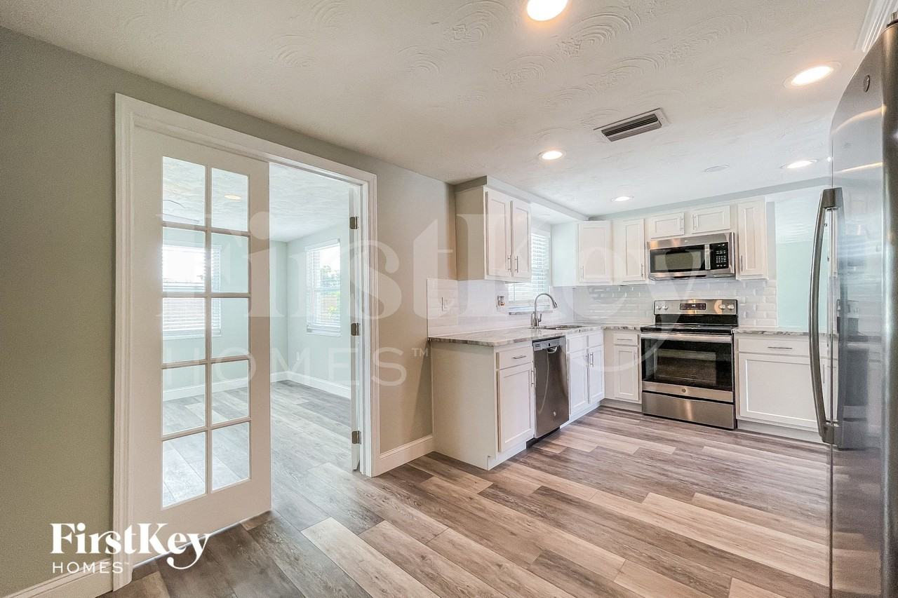 2702 Betty Pl - Photo 5 of 15