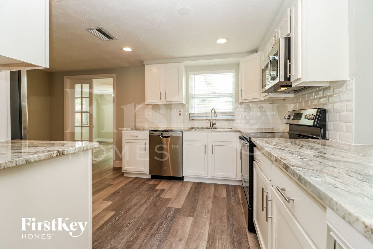 2702 Betty Pl - Photo 7 of 15