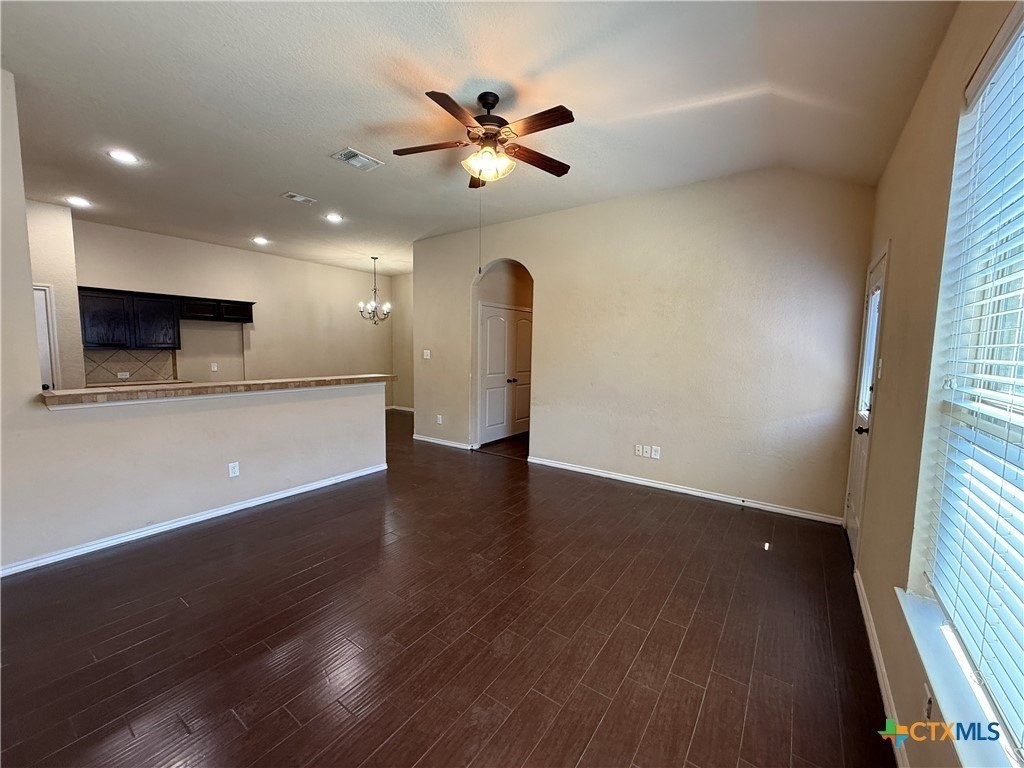 554 Creekside Cir - Photo 2 of 14
