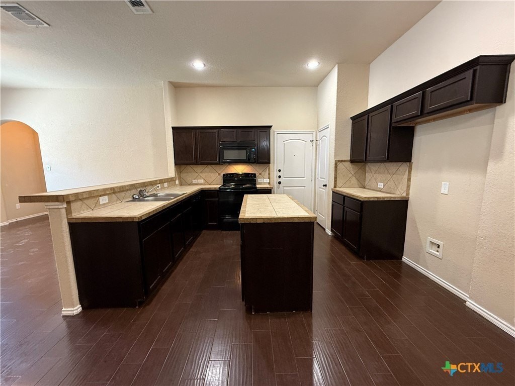 554 Creekside Cir - Photo 3 of 14