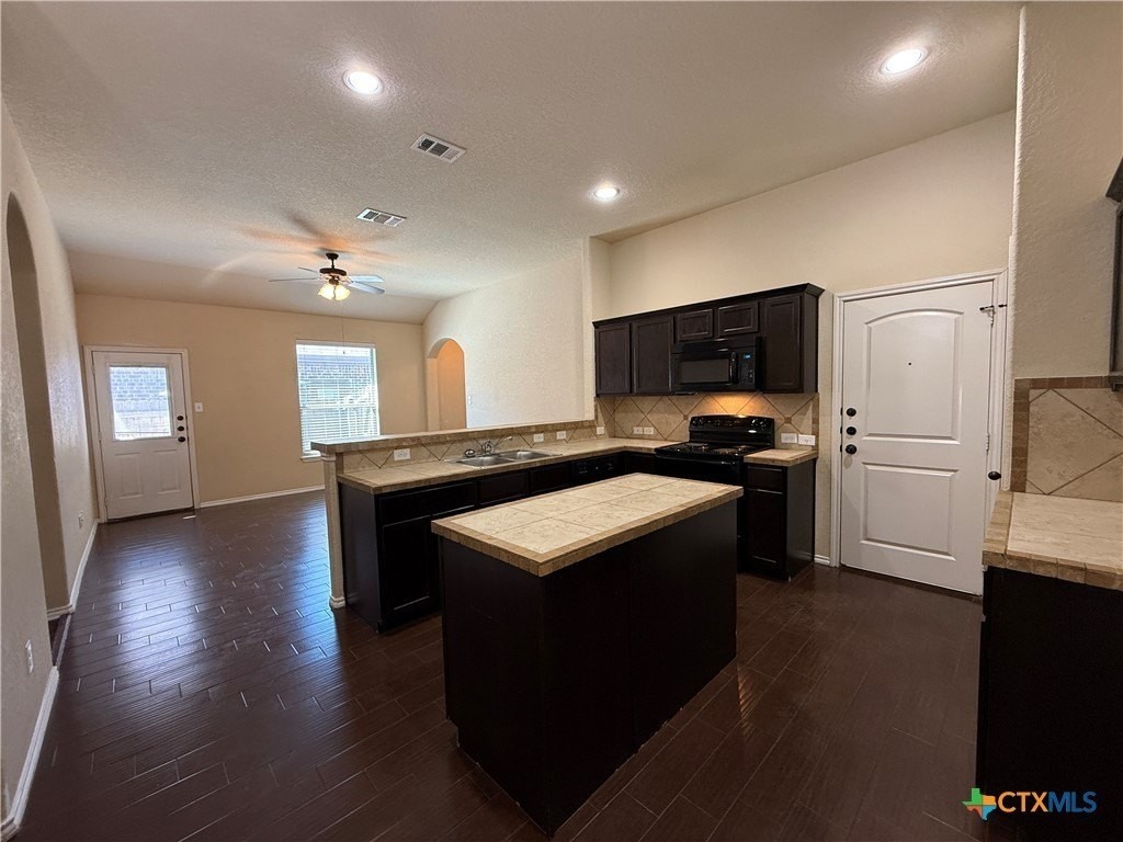 554 Creekside Cir - Photo 4 of 14
